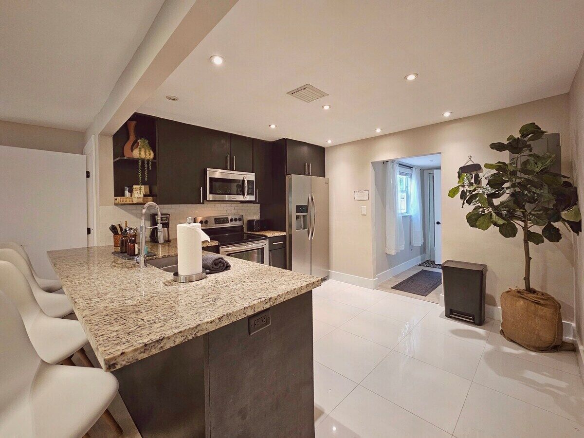 雪櫃、微波爐、焗爐、爐具