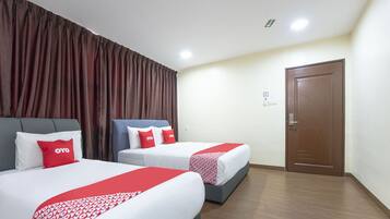 Suite superior | 1 habitación, escritorio y ropa de cama