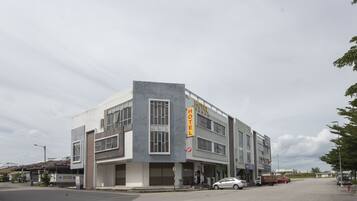 Vista frontal de la propiedad