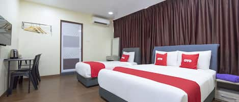 Superior Suite | Meja, cadar katil 