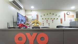 Eine Rezeption mit der deutlich sichtbaren Aufschrift 'OYO'.