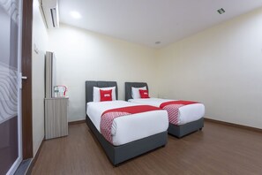 Chambre Standard avec lits jumeaux | Bureau, draps fournis