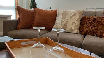 TV connectée, jeux vidéo, lecteur de DVD, livres