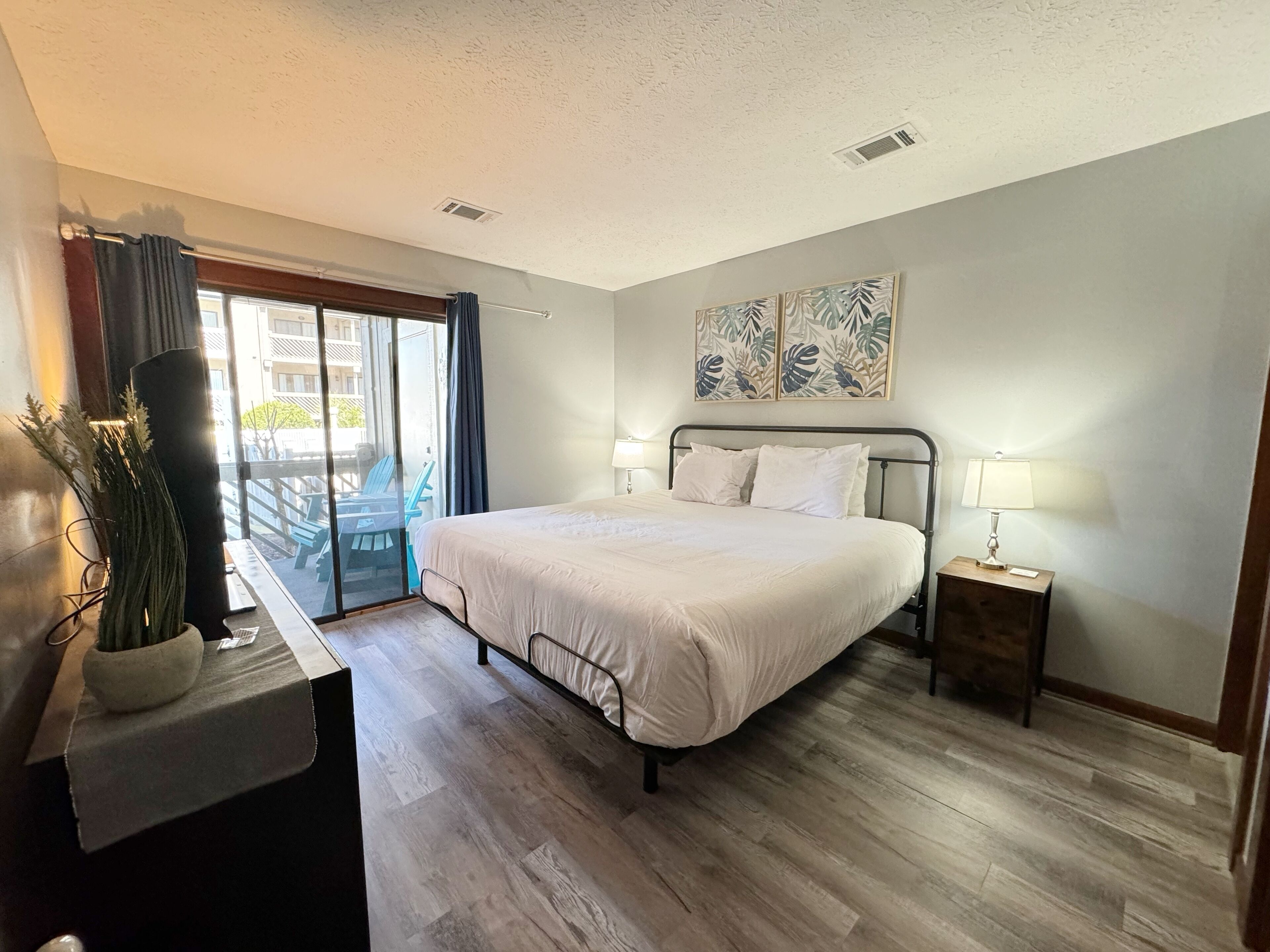 Signature Condo, 2 Bedrooms, Balcony | 2 bedrooms, individually decorated, individually furnished