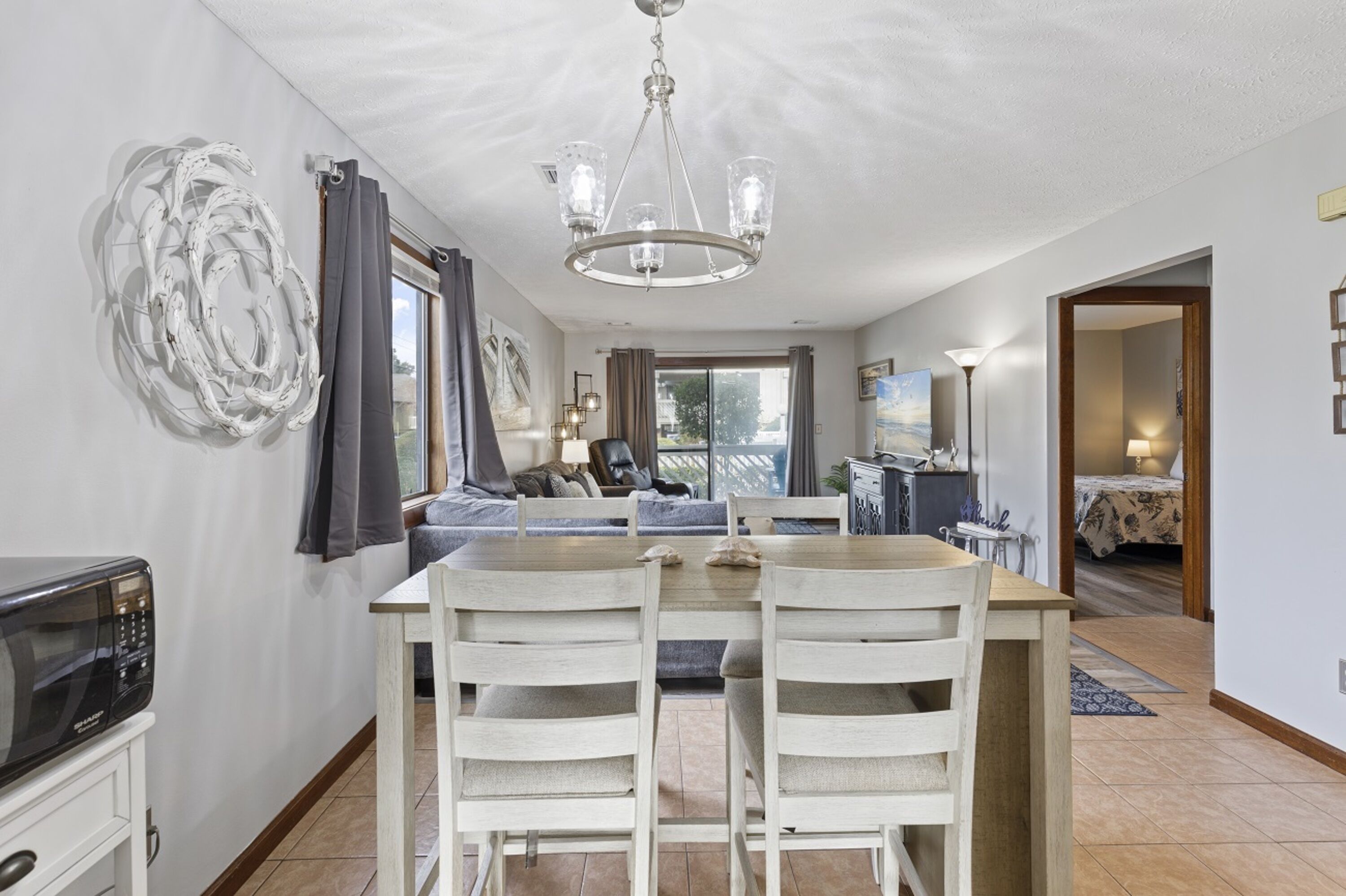 Signature Condo, 2 Bedrooms, Balcony | Dining room