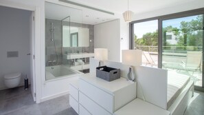 Combined shower/bathtub, bidet - 4 Bedroom Contemporary House, Llafranc, Costa Brava (Llafranc)