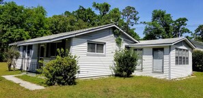 Exterior - Near Downtown & Great for Marine Corps Graduations (Beaufort)