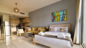 Living area - Stunning Studio near Downtown Dubai (Dubai)
