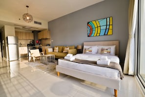 Apartment, City View | Living area | 43-inch Smart TV with digital channels, TV - Stunning Studio near Downtown Dubai (Dubai)
