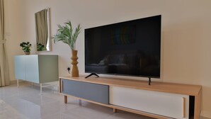 Living area - Stunning Studio near Downtown Dubai (Dubai)