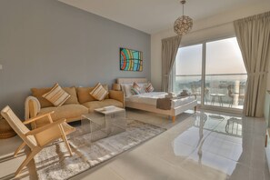 Apartment, City View | Living area | 43-inch Smart TV with digital channels, TV - Stunning Studio near Downtown Dubai (Dubai)