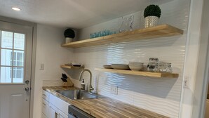 Kaffetrakter/tekoker, kjøleskap, mikrobølgeovn og ovn