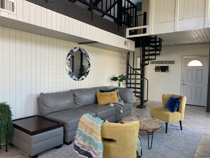 Interior - Peaceful, family and pet-friendly duplex in a cut-de-sac with abundant wild life (Horseshoe Bay)