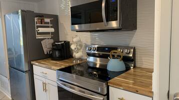 KylskÄp, mikrovÄgsugn, ugn och spishÀll