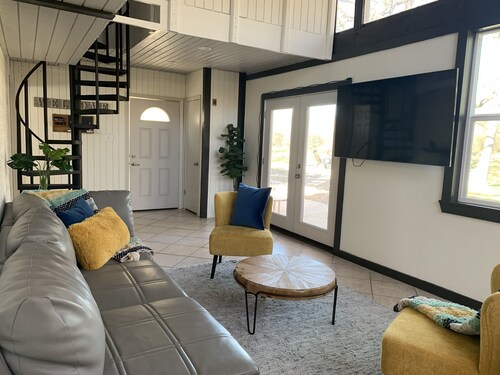 Peaceful, family and pet-friendly duplex in a cut-de-sac with abundant wild life