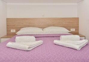 2 chambres, lit parapluie, Wi-Fi, draps fournis