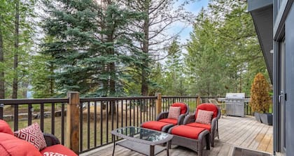 The Legacy Cabin | Hot Tub | Huge Fenced Yard