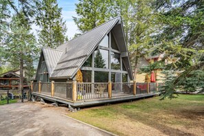 Exterior - The Legacy Cabin | Hot Tub | Huge Fenced Yard (Windermere)