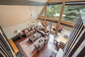 Smart TV, fireplace, books, stereo