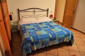 Comfort-Doppel- oder -Zweibettzimmer, Bergblick | Schreibtisch, laptopgeeigneter Arbeitsplatz, kostenloses WLAN