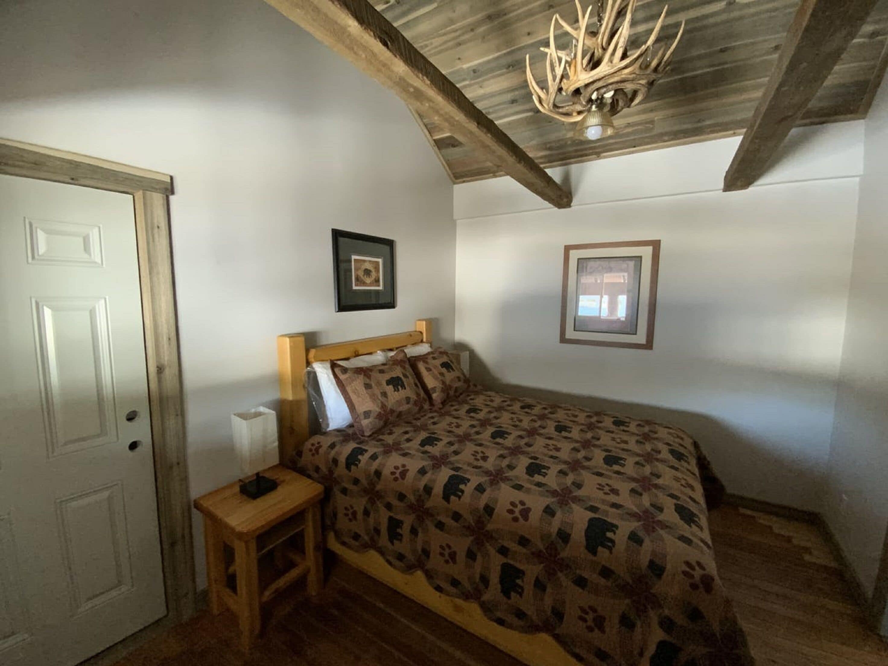 comfort room | individually decorated, iron/ironing board, free wifi, bed sheets