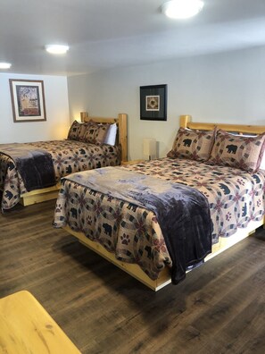 Comfort Double Room - Island Park Lodge (Island Park)