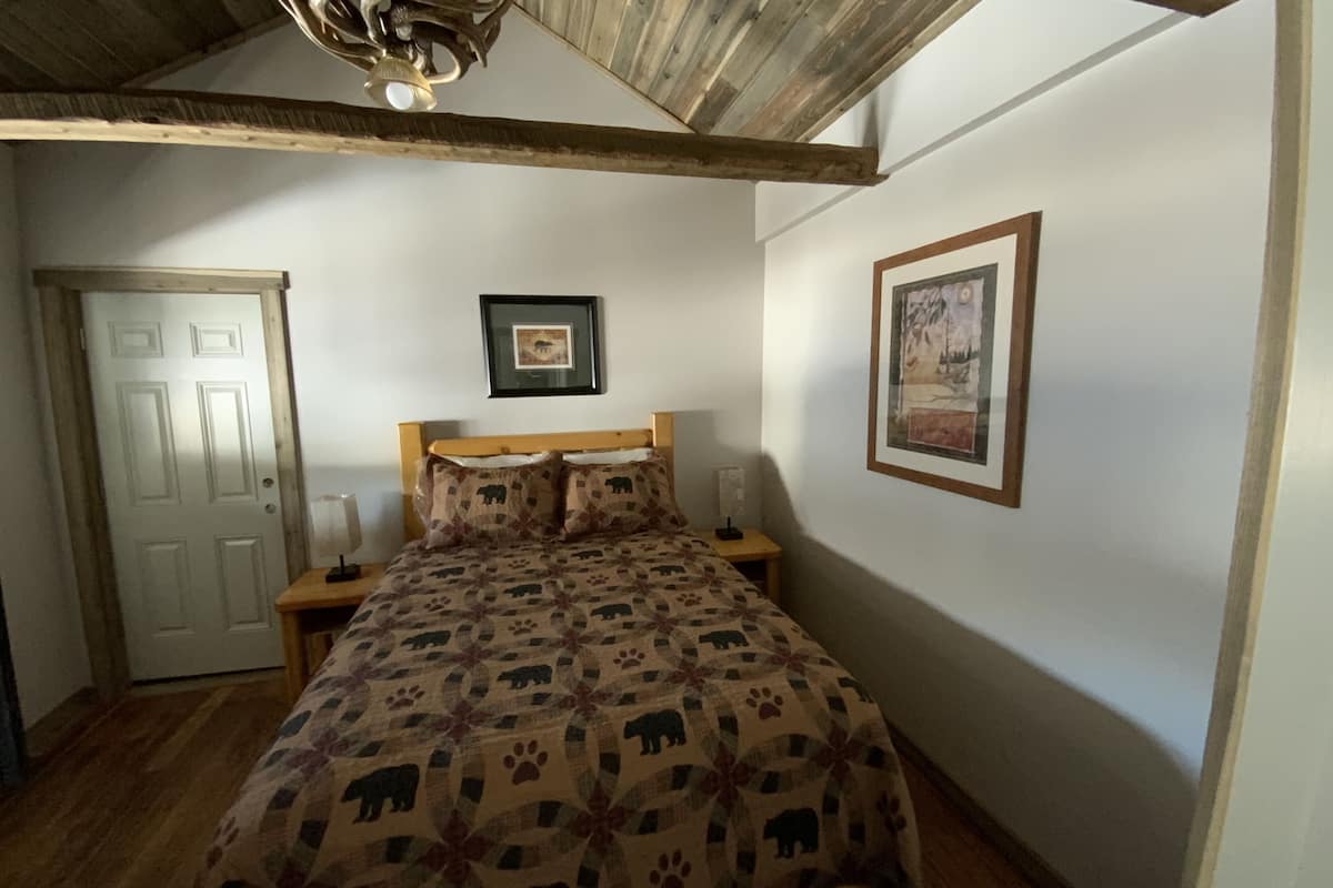 comfort room | individually decorated, iron/ironing board, free wifi, bed sheets