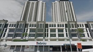 A modern building with a '1ebrau' sign, featuring a large entrance and multiple floors. - OYO Home 90400 One Tebrau Homestay (Johor Bahru)