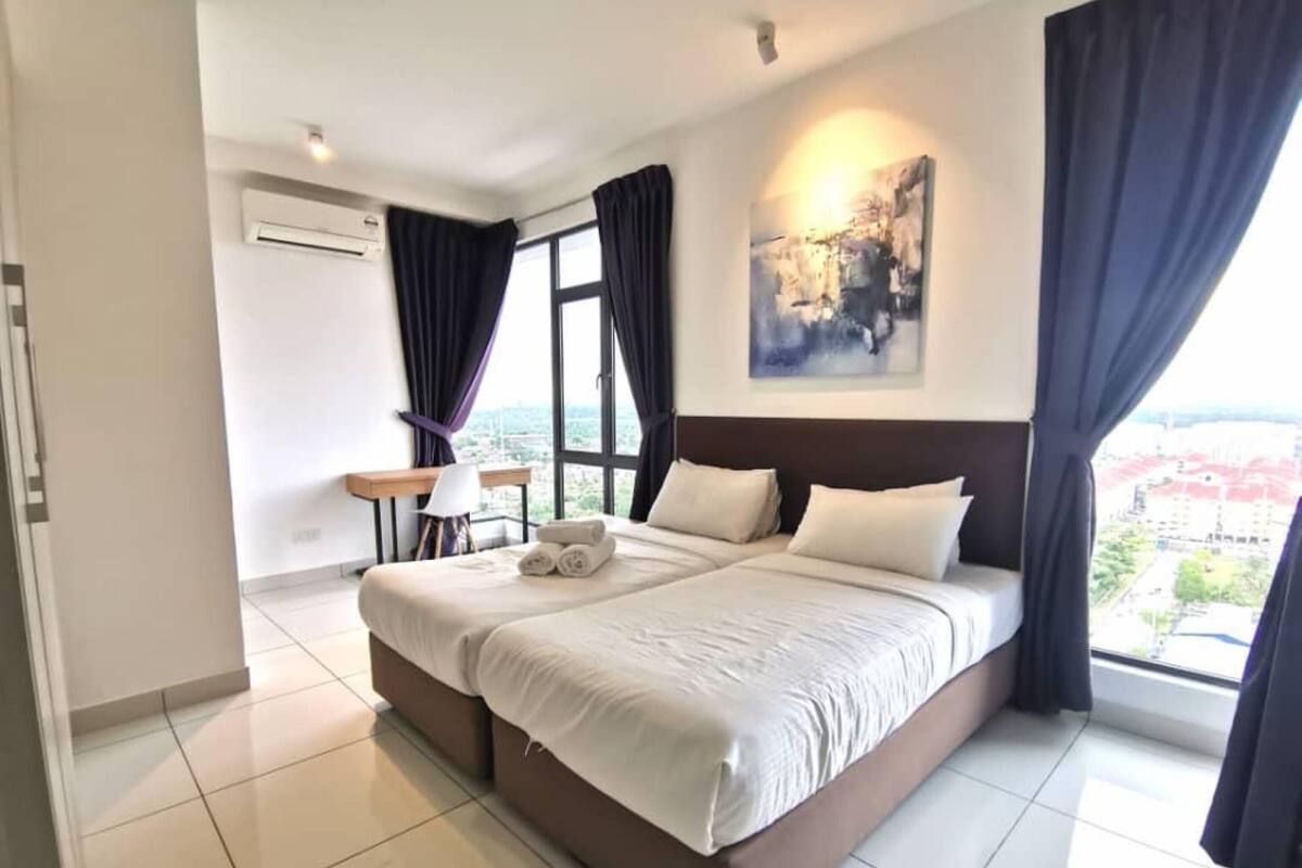 Habitación con 2 camas individuales, baño compartido | Wifi gratis y ropa de cama