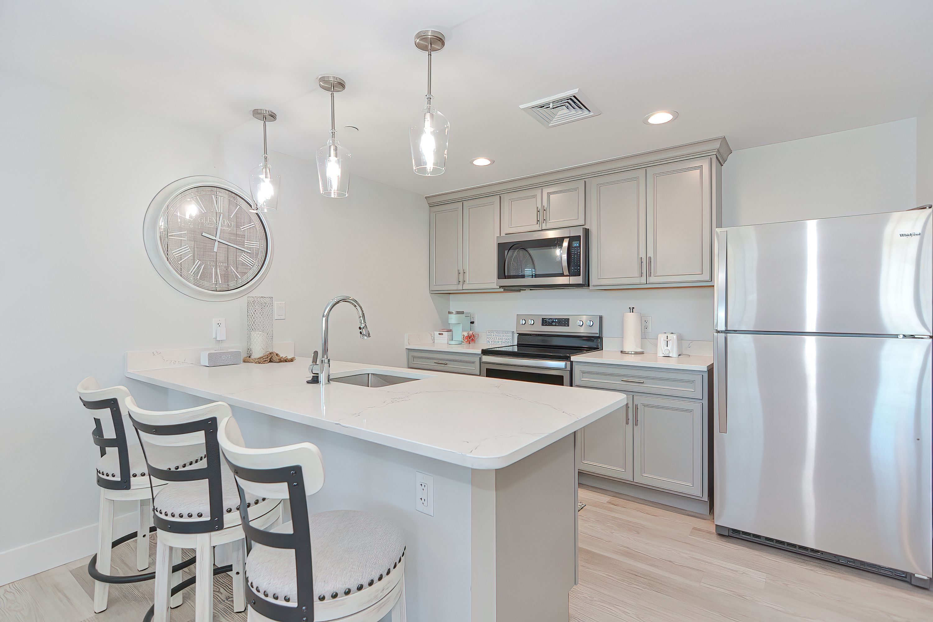 Elite Condo | Private kitchen | Fridge, microwave, oven, dishwasher