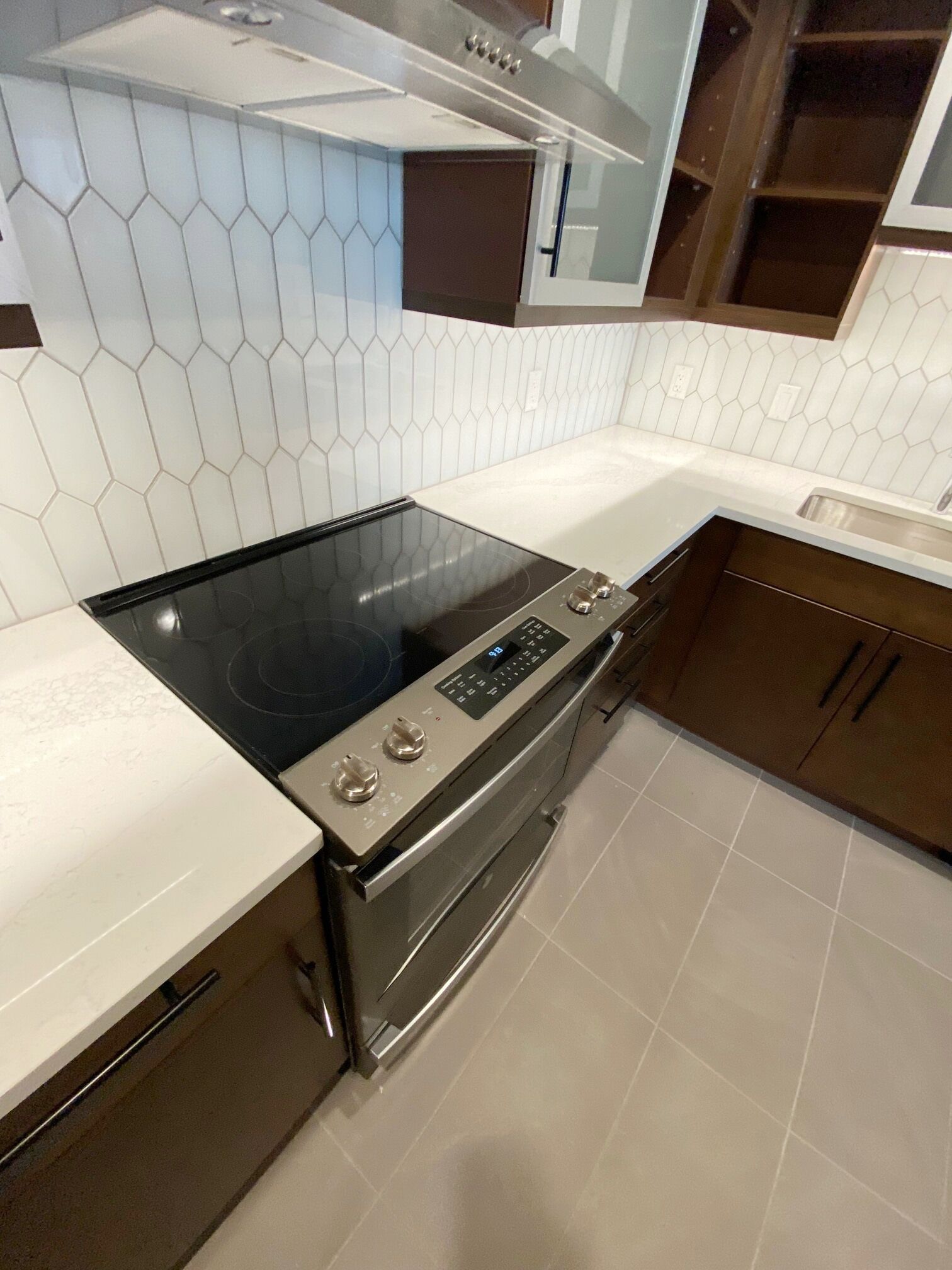 fridge, microwave, dishwasher, coffee/tea maker