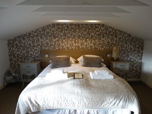 Individually decorated, iron/ironing board, free WiFi, bed sheets