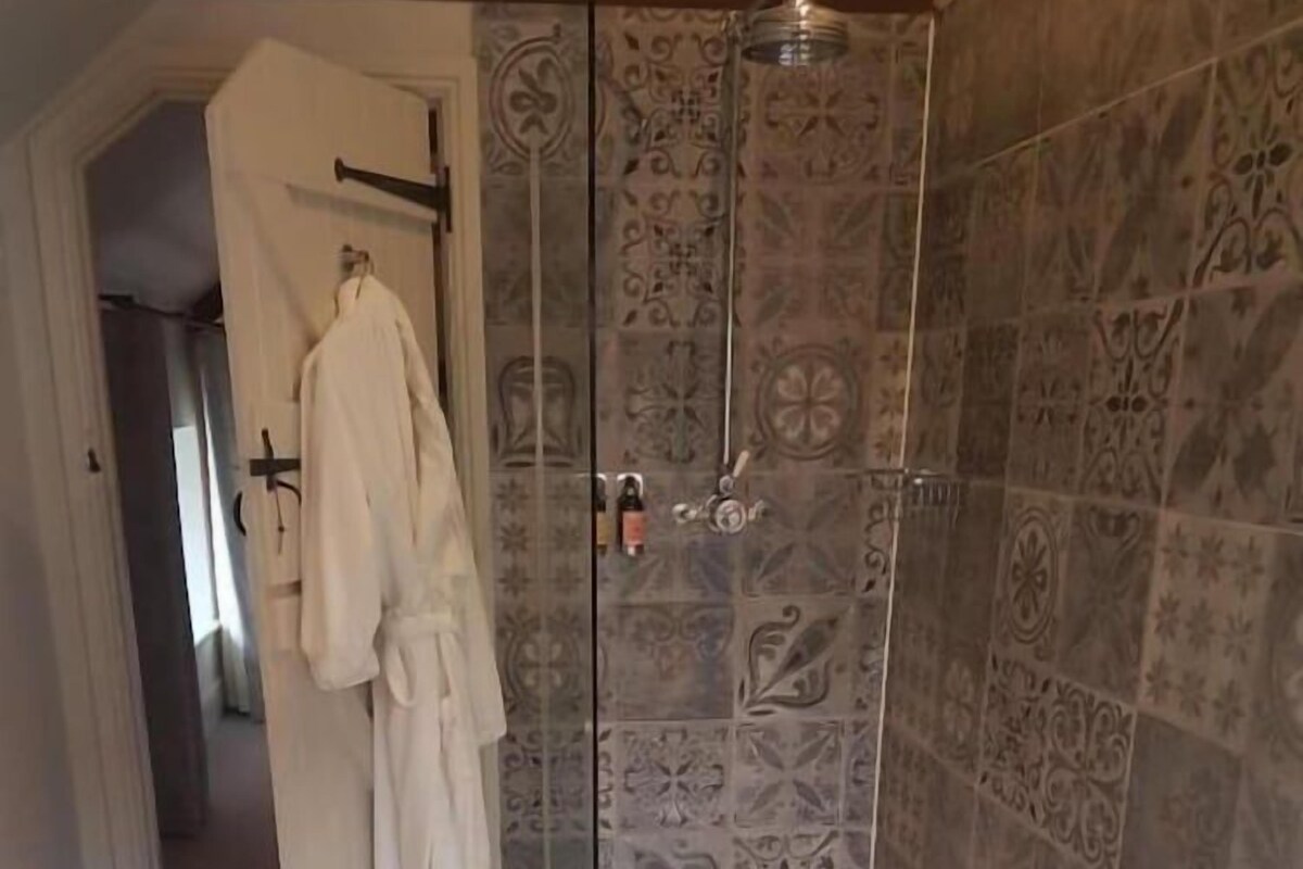 Bathroom | Shower, free toiletries, hair dryer, towels