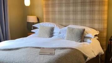 Classic Double Room | Individually decorated, iron/ironing board, free WiFi, bed sheets