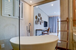 Exclusive-Zimmer | Badezimmer | Dusche, Haartrockner, Handtücher, Seife