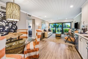 Flat-screen TV - Anna Maria Beach Resort (Holmes Beach)