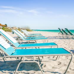 Sulla spiaggia, sabbia bianca, teli da spiaggia