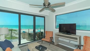 Oceanfront Luxury 1 Bedroom King Suite | Living area