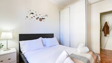 1 bedroom, iron/ironing board, internet, bed sheets