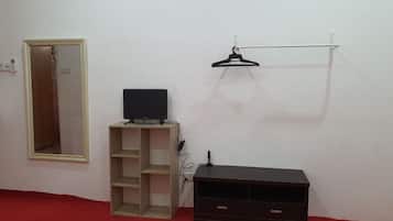 Deluxe Triple Room | 1 bedroom, desk, free WiFi, bed sheets
