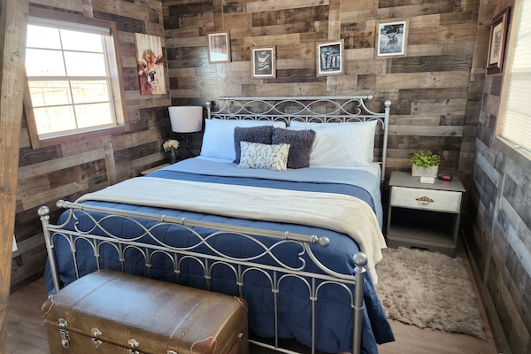 3 dormitoris, planxa i posts de planxar, un bressol de viatge i wifi