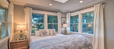 5 bedrooms, iron/ironing board, free WiFi