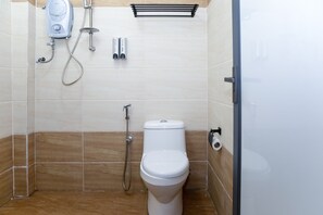 Dusche, Bidet, HandtĂŒcher