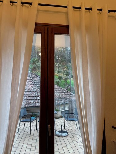 Apartment F2 1st floor, large terrace Quiet, Family 200m from the spa