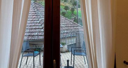 Apartment F2 1st floor, large terrace Quiet, Family 200m from the spa