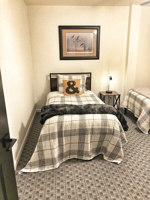 4 bedrooms, bed sheets - Cozy with plenty of room (Saint John)