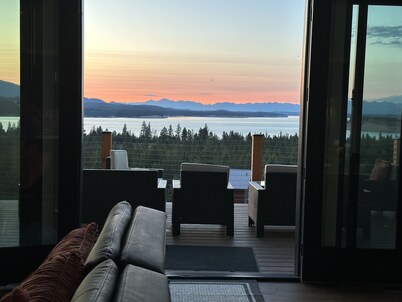 Luxury modern villa near Marina on Lake Koocanusa