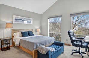 3 bedrooms, desk, travel cot, WiFi