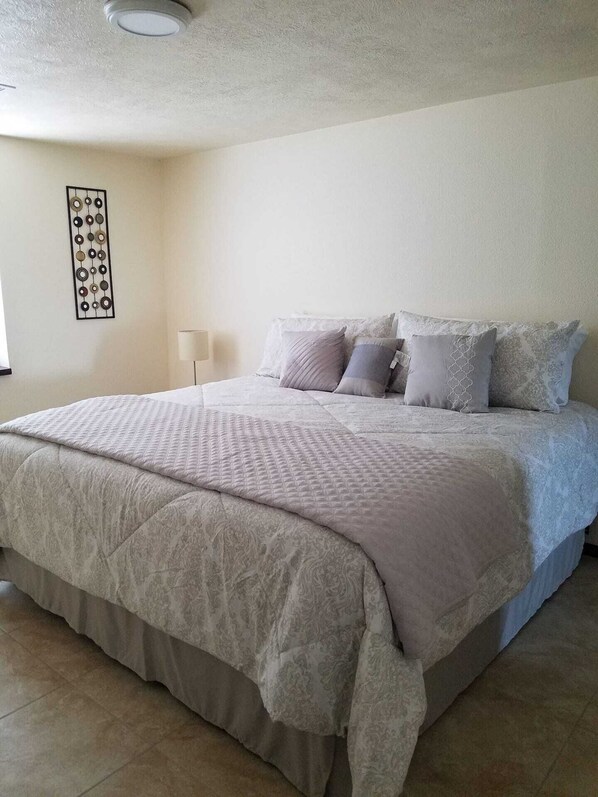 4 Schlafzimmer, Schreibtisch, Bügeleisen/Bügelbrett, kostenloses WLAN