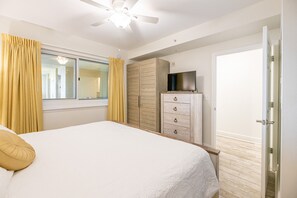 3 bedrooms, iron/ironing board, free WiFi, bed sheets - Check out all the amenities! This gulf-front condo has a TON! (Panama City Beach)
